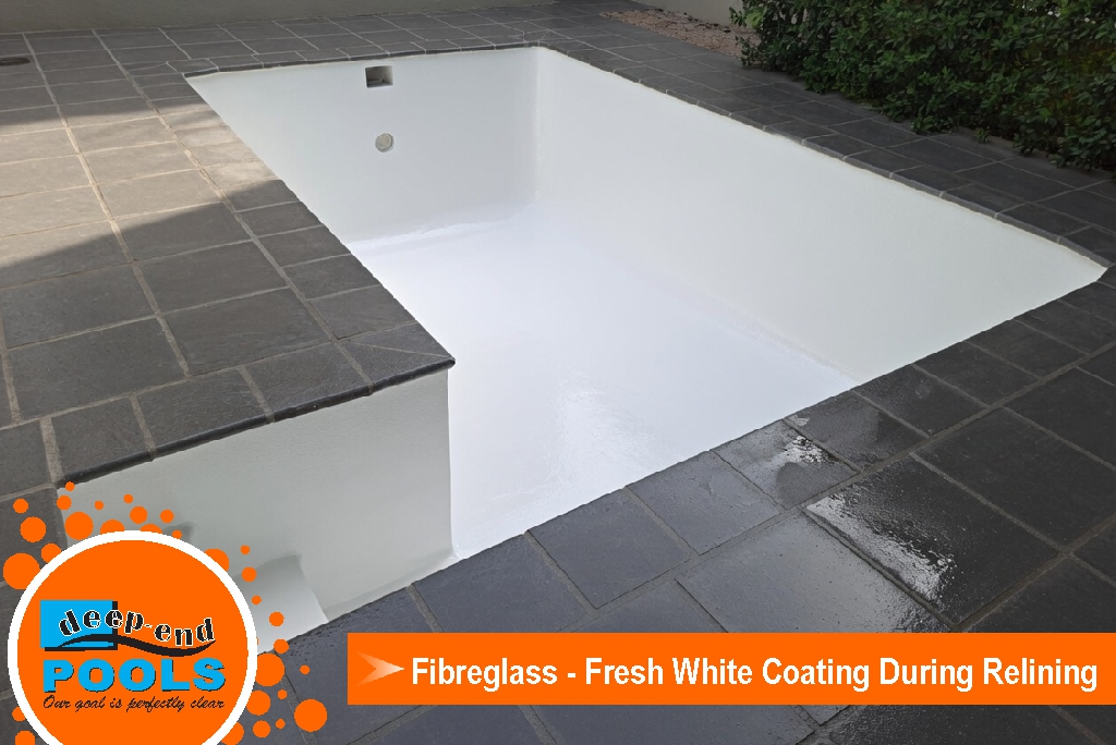 deep-end-pools-boschenmeer-fibreglass-pool-fresh-white-coating-applied-during-relining Empty residential fibreglass swimming pool with fresh white coating during professional relining and restoration at Boschenmeer Estate by Deep-End Pools