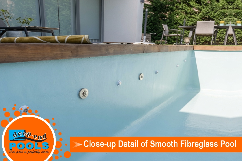 deep-end-pools-val-de-vie-fibreglass-pool-detail-smooth-wall-finish-after-refibreglassing Close-up detail of smooth fibreglass pool wall and return jets after premium refibreglassing at Val de Vie Estate by Deep-End Pools β clean, modern finish